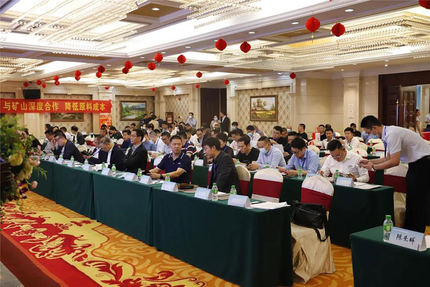 廣東陶瓷協(xié)會(huì )陶瓷原料專(zhuān)委會(huì )成立，萬(wàn)達業(yè)任副會(huì )長(cháng)單位